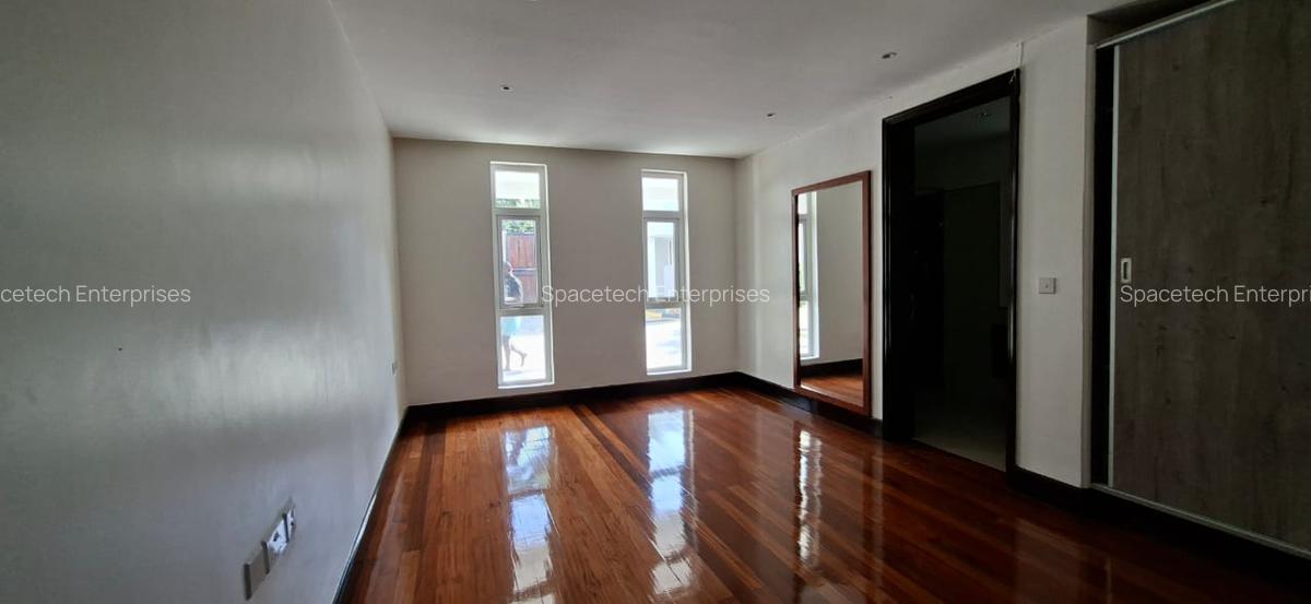 5 Bed House with En Suite in Runda - 10