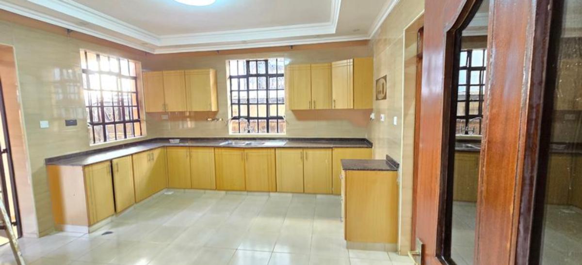 5 Bed Townhouse with En Suite in Lavington - 9