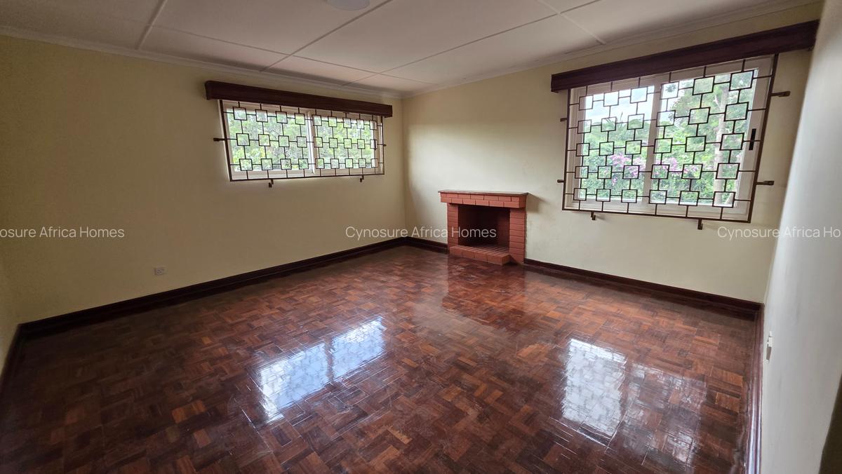 5 Bed Townhouse with En Suite at Lavington - 7