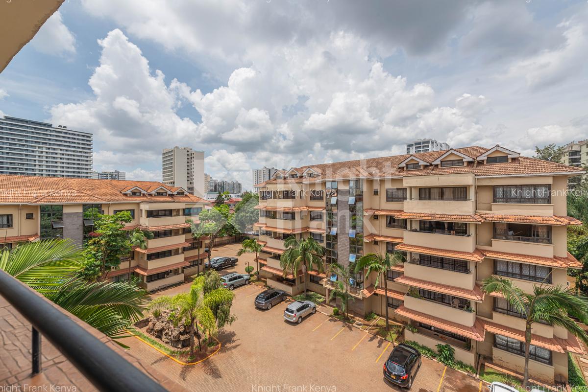 4 Bed Apartment with En Suite at Wood Avenue - 13