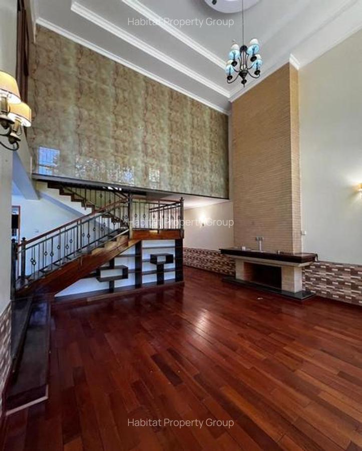 5 Bed House with En Suite in Lavington - 2