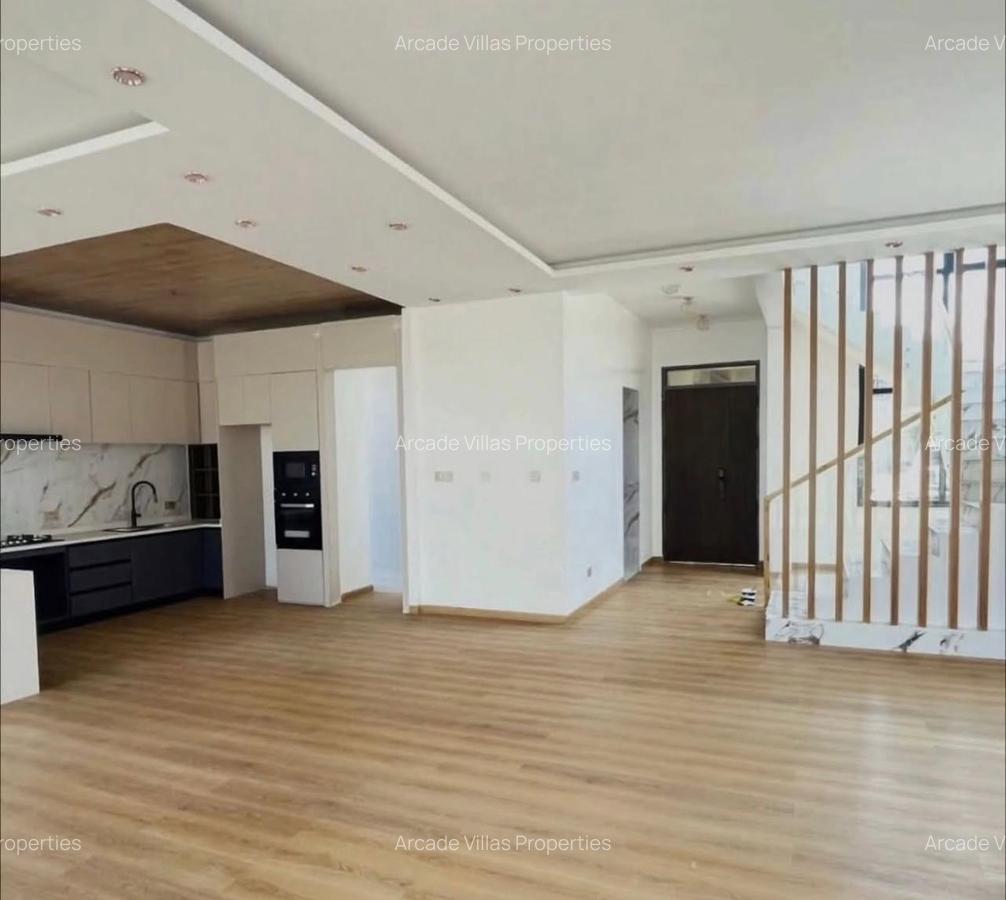 5 Bed Townhouse with En Suite in Lavington - 3