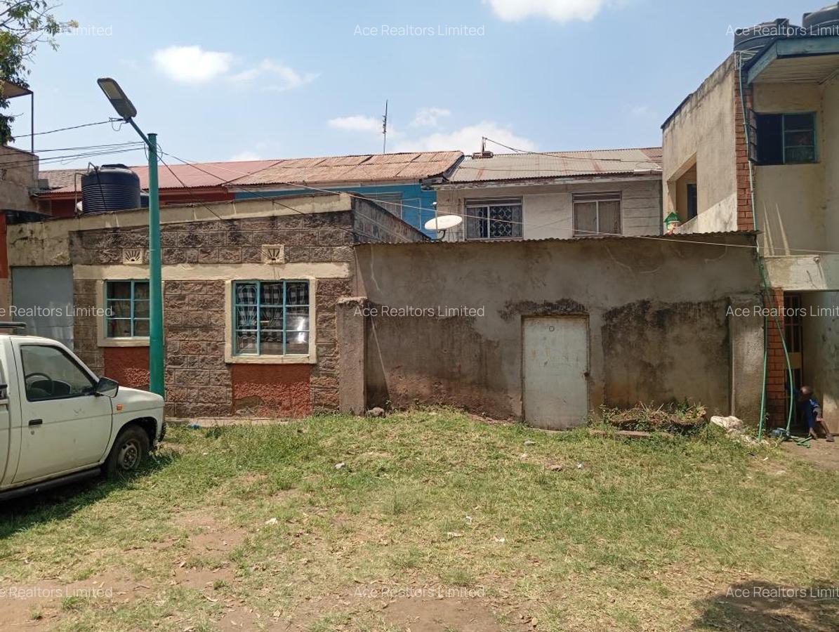 3 Bed Villa with En Suite at Near Nairobi West Hospital Nairobi - 11