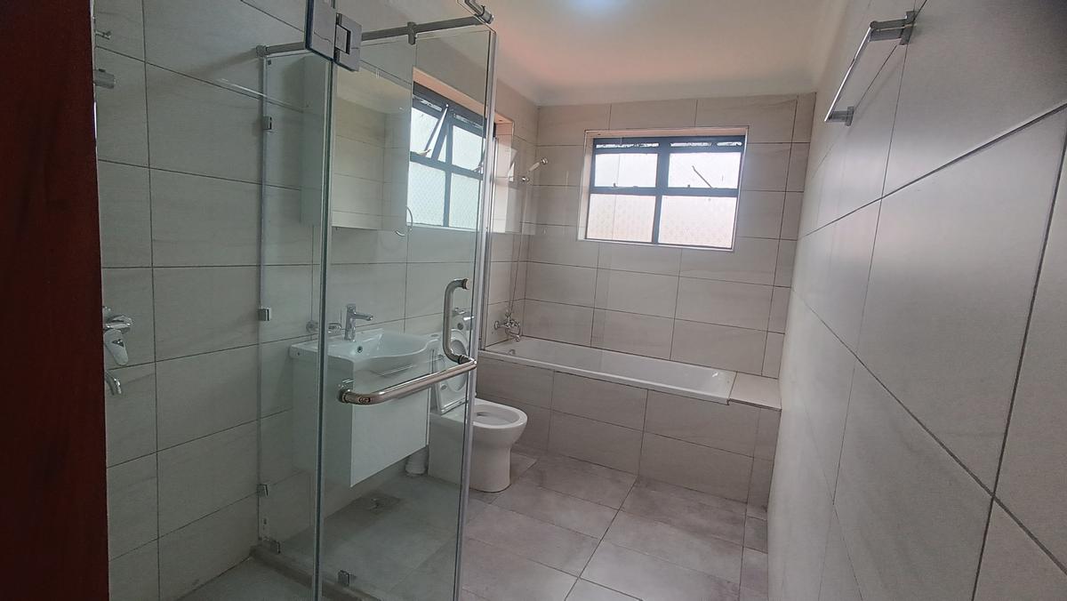 4 Bed House with En Suite in Runda - 16