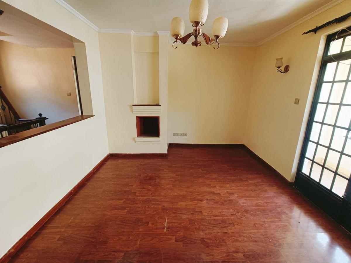 5 Bed House with En Suite in Lavington - 4