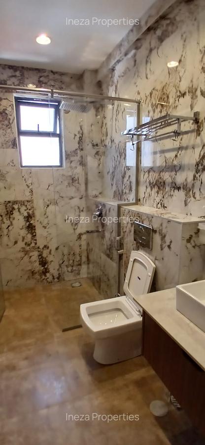 2 Bed Apartment with En Suite in Brookside - 8