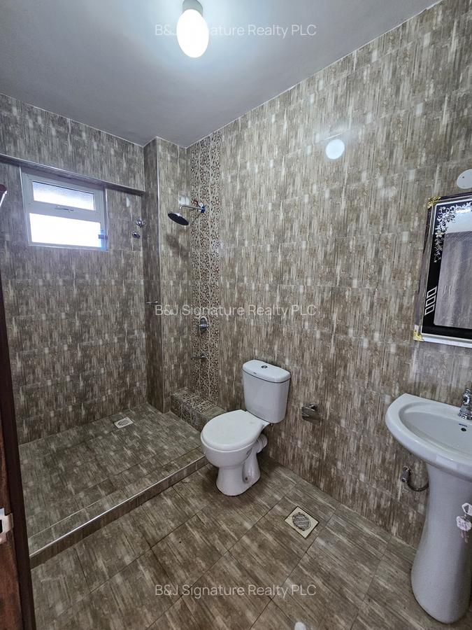 4 Bed Apartment with En Suite in Parklands - 11