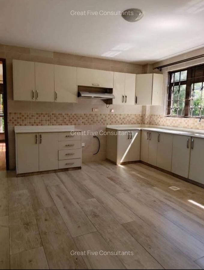 5 Bed House with En Suite in Runda - 7