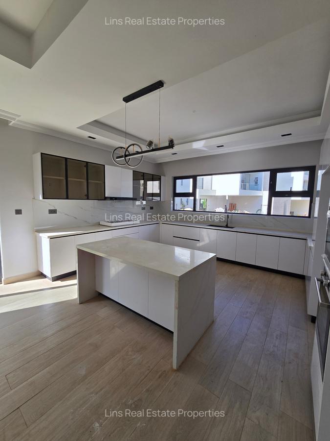 5 Bed Townhouse with En Suite in Lavington - 14