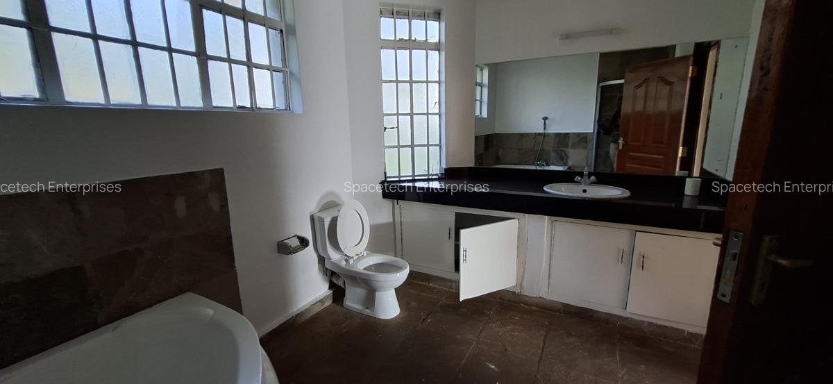 4 Bed Townhouse with Garden in Spring Valley - 15