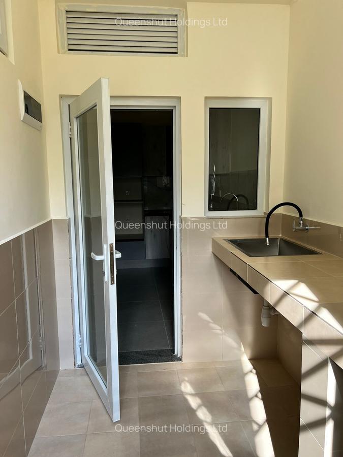 3 Bed Apartment with En Suite in Parklands - 12