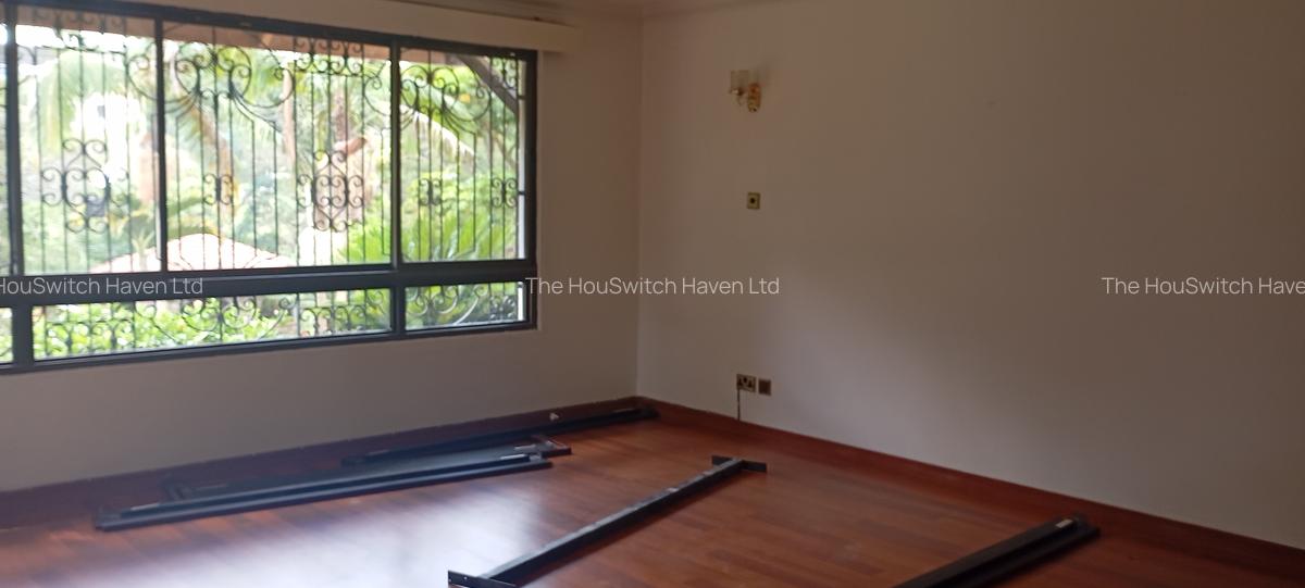 6 Bed House with En Suite at Off Un Avenue - 5