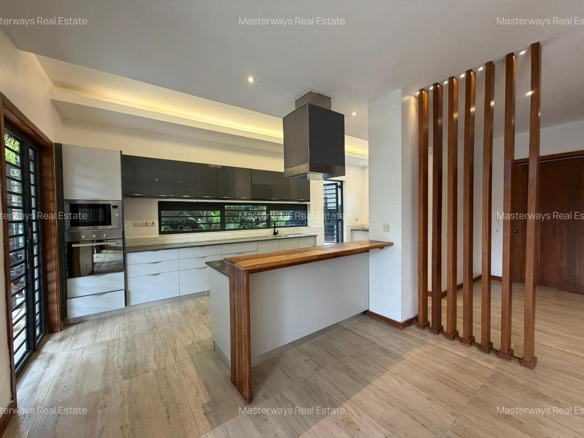 3 Bed House with En Suite in Rosslyn - 9