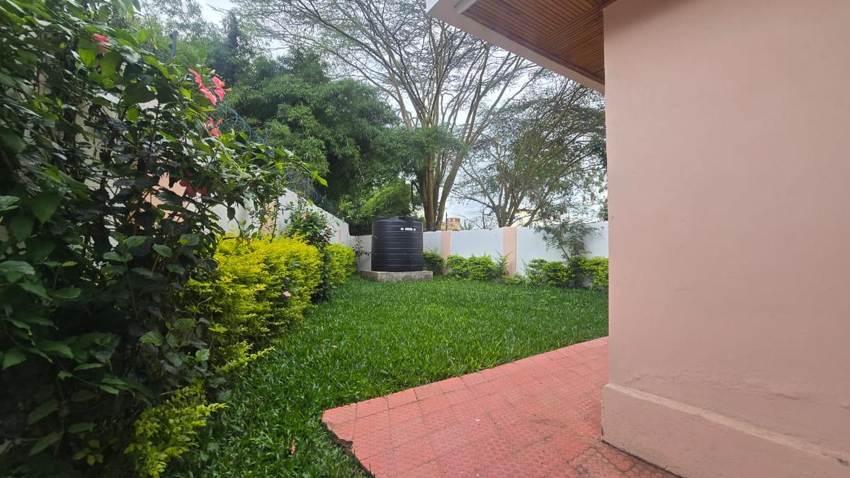 5 Bed Townhouse with En Suite in Lavington - 2