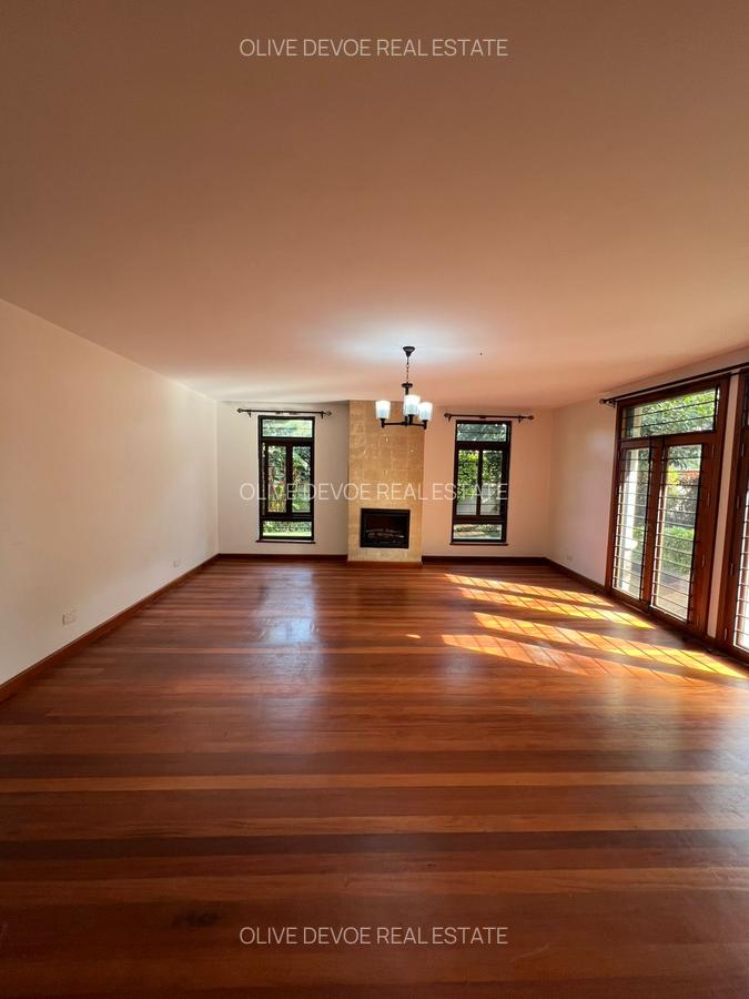 5 Bed Townhouse with En Suite in Lavington - 3