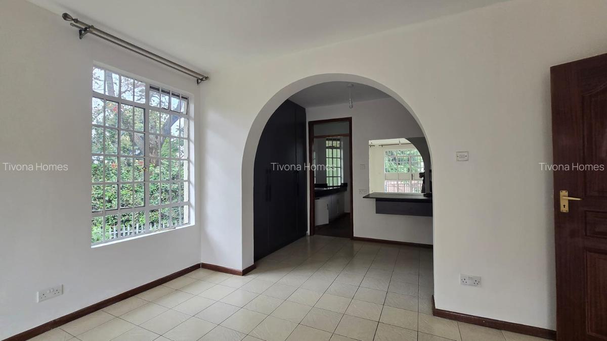 4 Bed House with En Suite in Spring Valley - 6