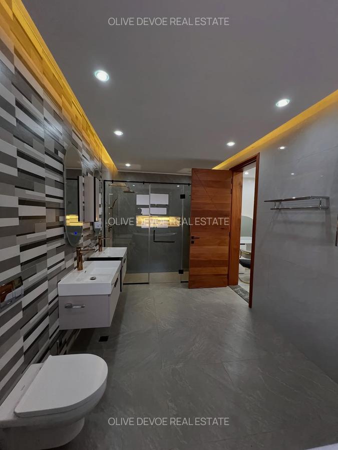 5 Bed House with En Suite in Runda - 7