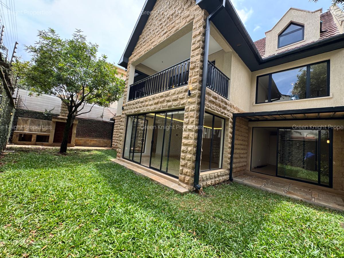 5 Bed Townhouse with En Suite in Lavington - 1