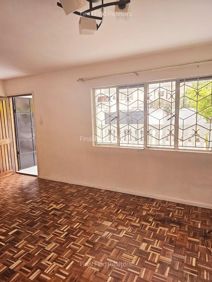 3 Bed House with Garden in Lavington - 5