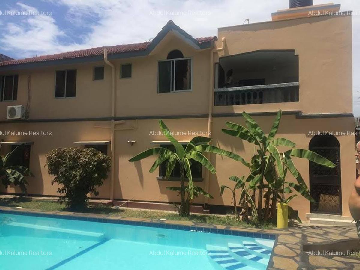 5 Bed Villa with En Suite at Bamburi - 1