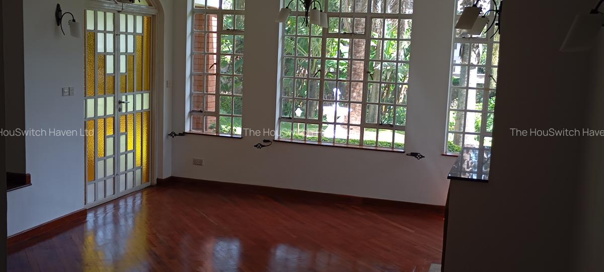 4 Bed Villa with En Suite at Off Un Avenue - 7