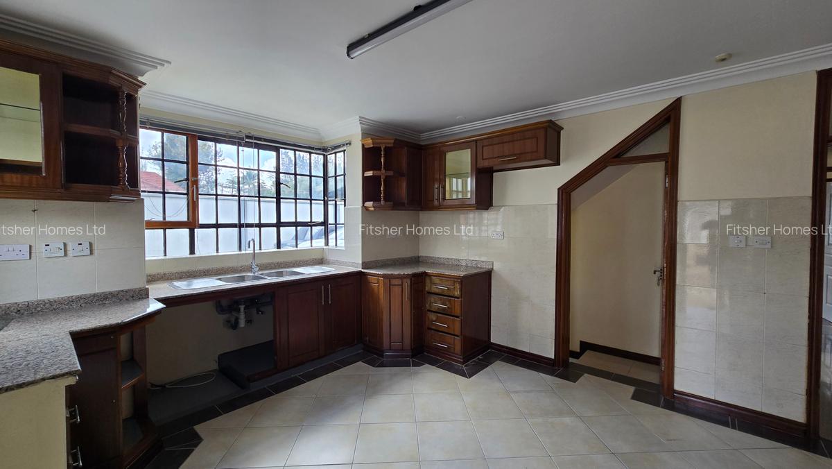 5 Bed House with En Suite in Runda - 6