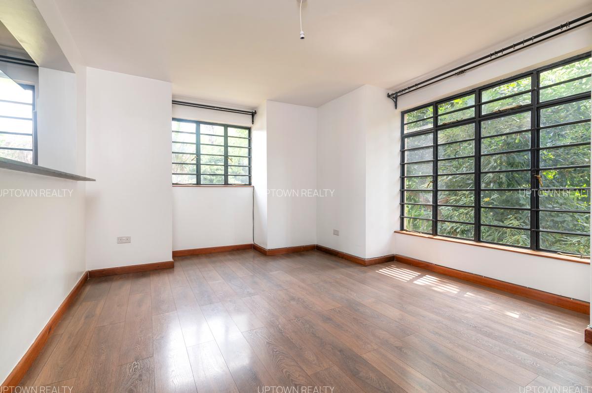 4 Bed House with En Suite at Lavington - 9