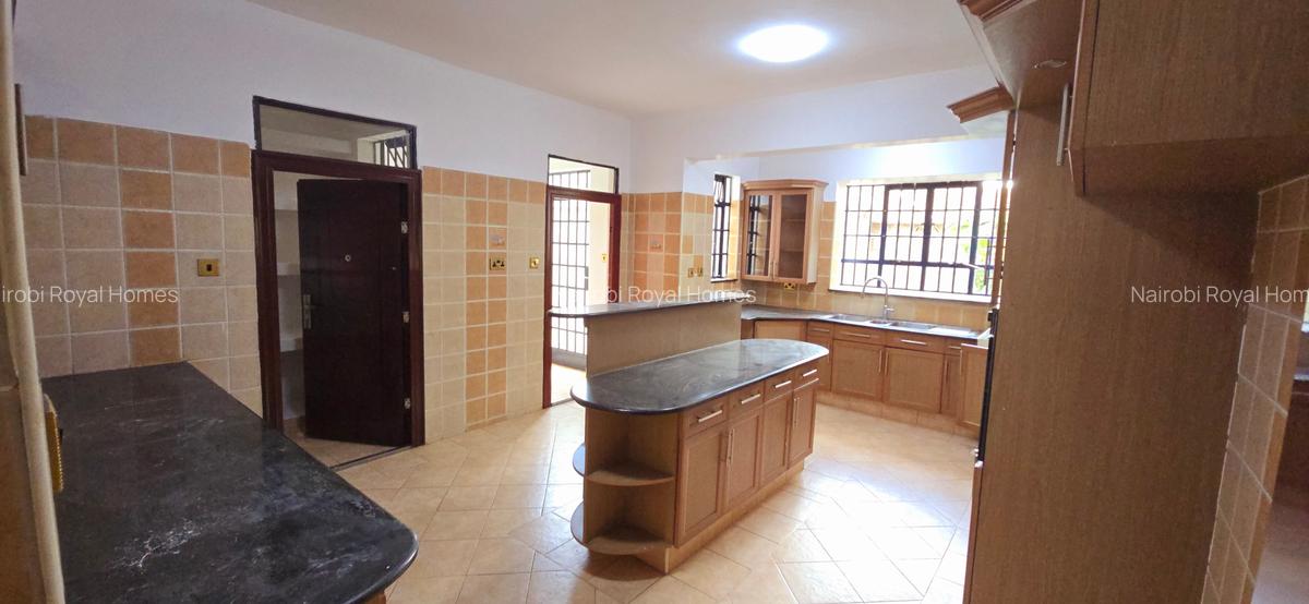 5 Bed Townhouse with En Suite at Lavington Green - 16