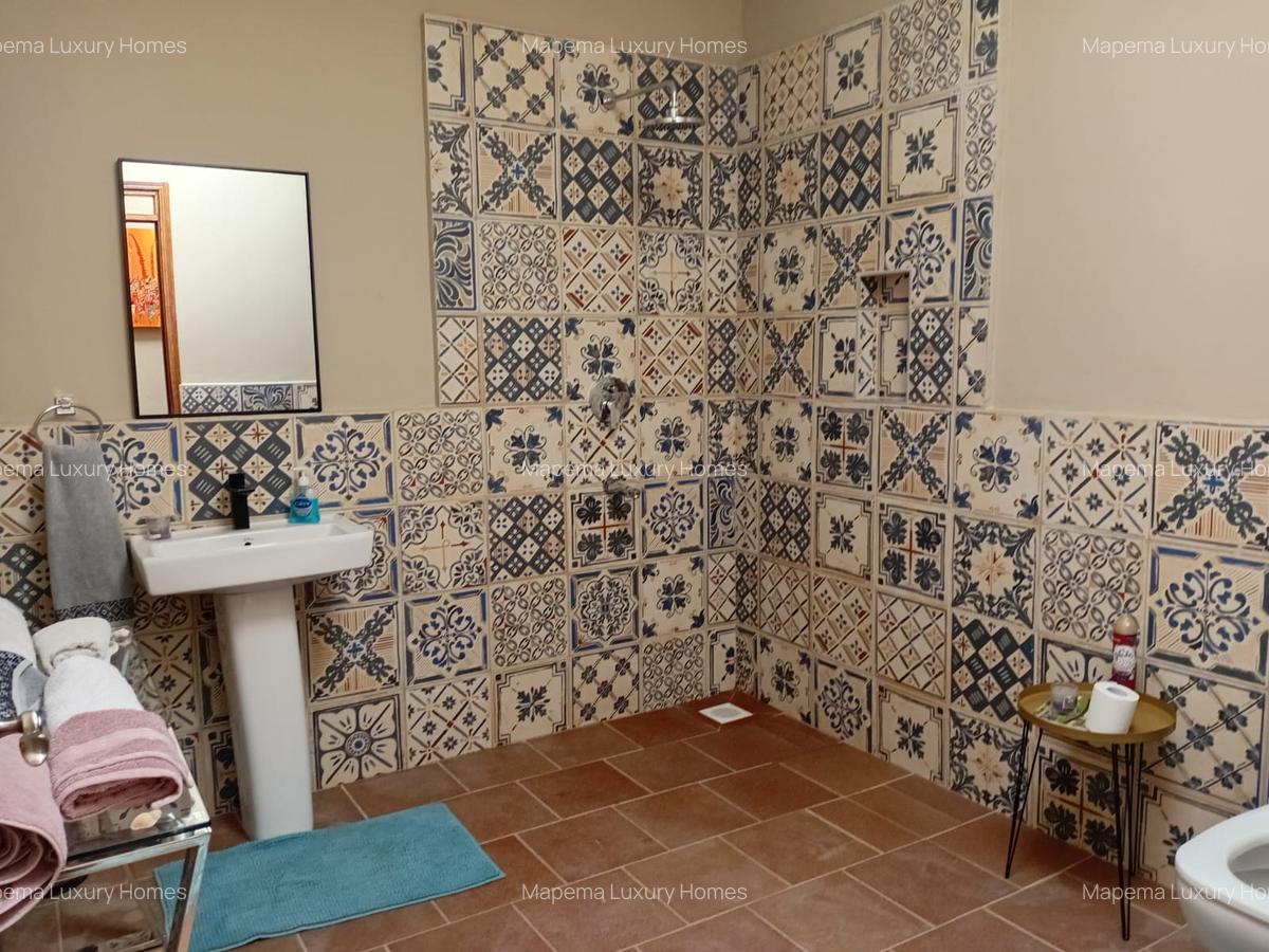 2 Bed House with En Suite at Rhino Park - 6