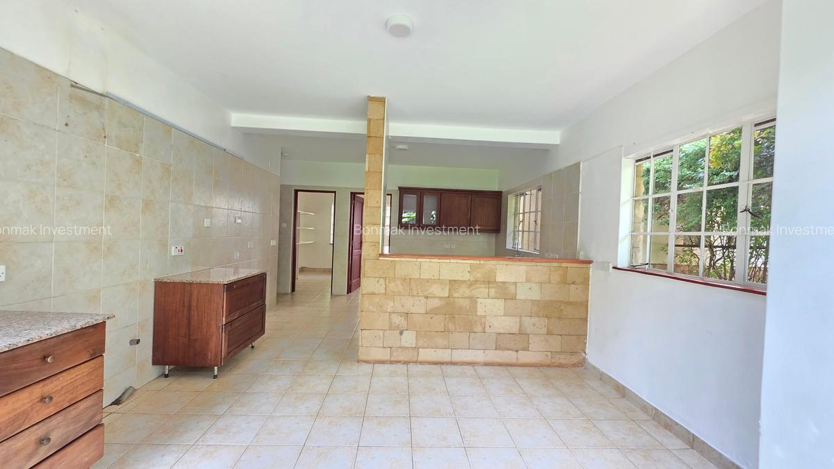 5 Bed Townhouse with En Suite at Rossylin Lone Tree - 7