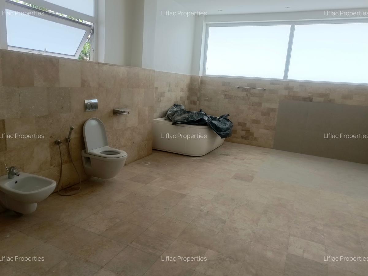 5 Bed House with En Suite in Runda - 13