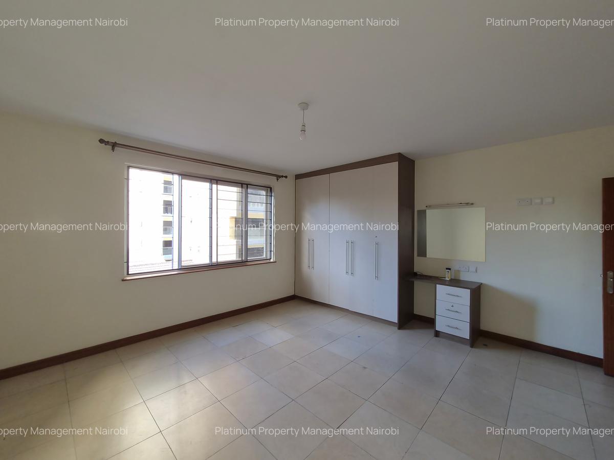 4 Bed Apartment with En Suite at 3Rd Parklands - 11