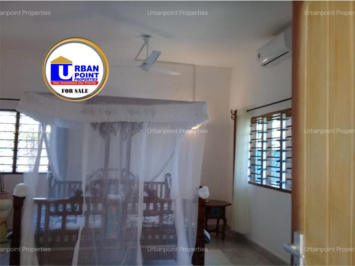 6 Bed House with En Suite in Watamu - 6