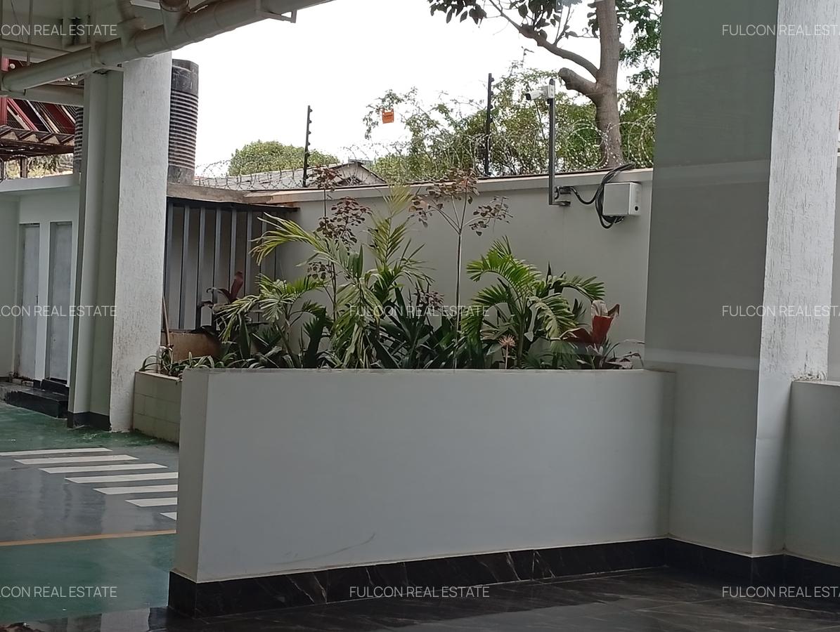 1 Bed Apartment with Swimming Pool in Kilimani - 11