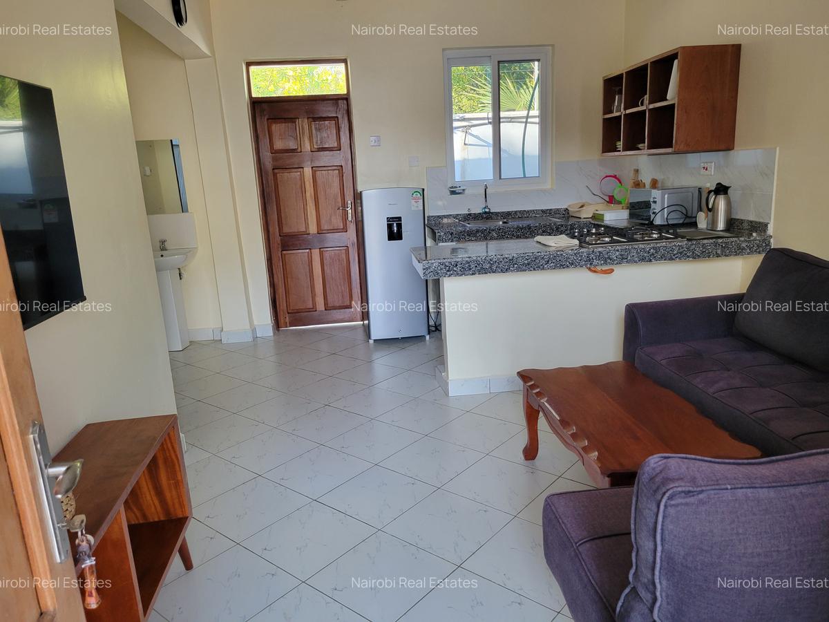 1 Bed House with En Suite in Diani - 2