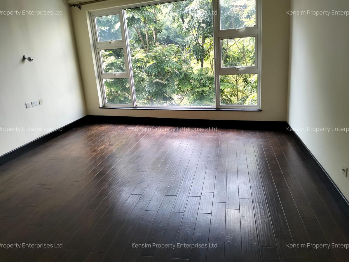 4 Bed Apartment with En Suite in Brookside - 4