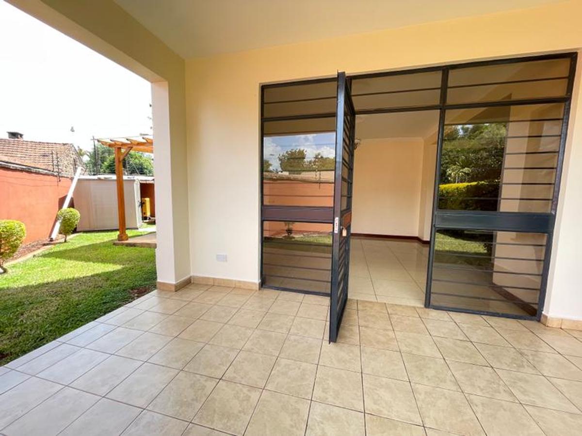 6 Bed Townhouse with En Suite in Lavington - 2