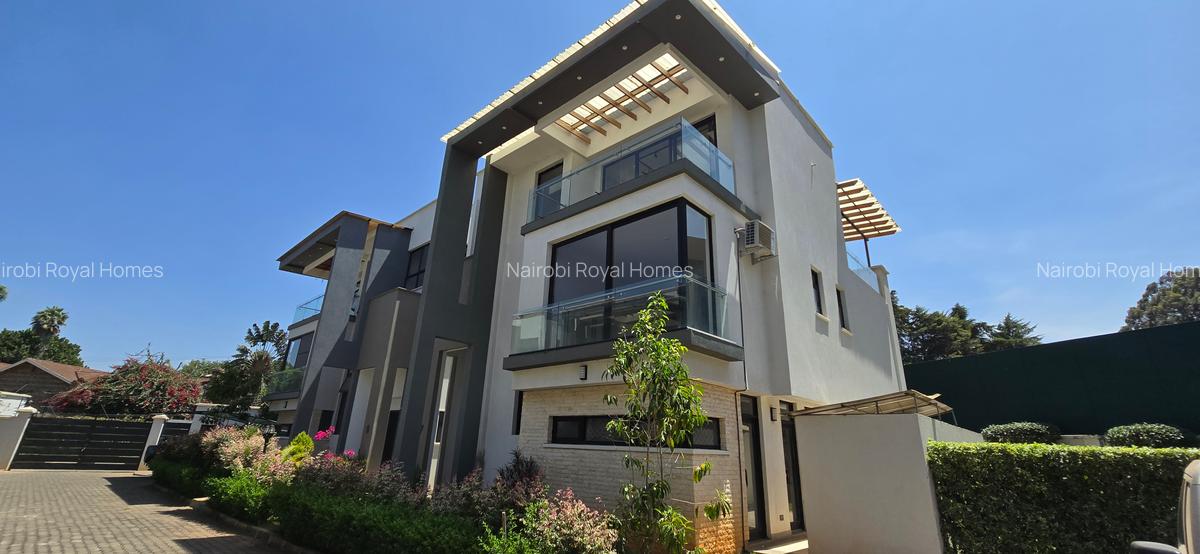 5 Bed Townhouse with En Suite at Lavington Green - 3