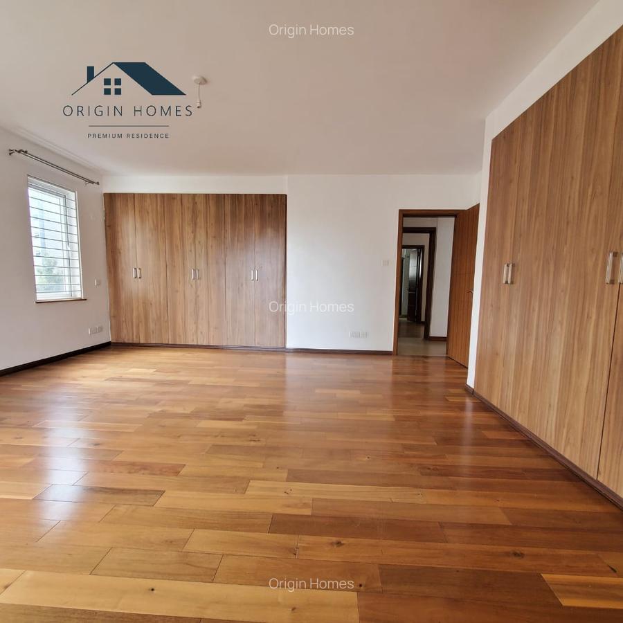 3 Bed Apartment with En Suite at Lavington - 7