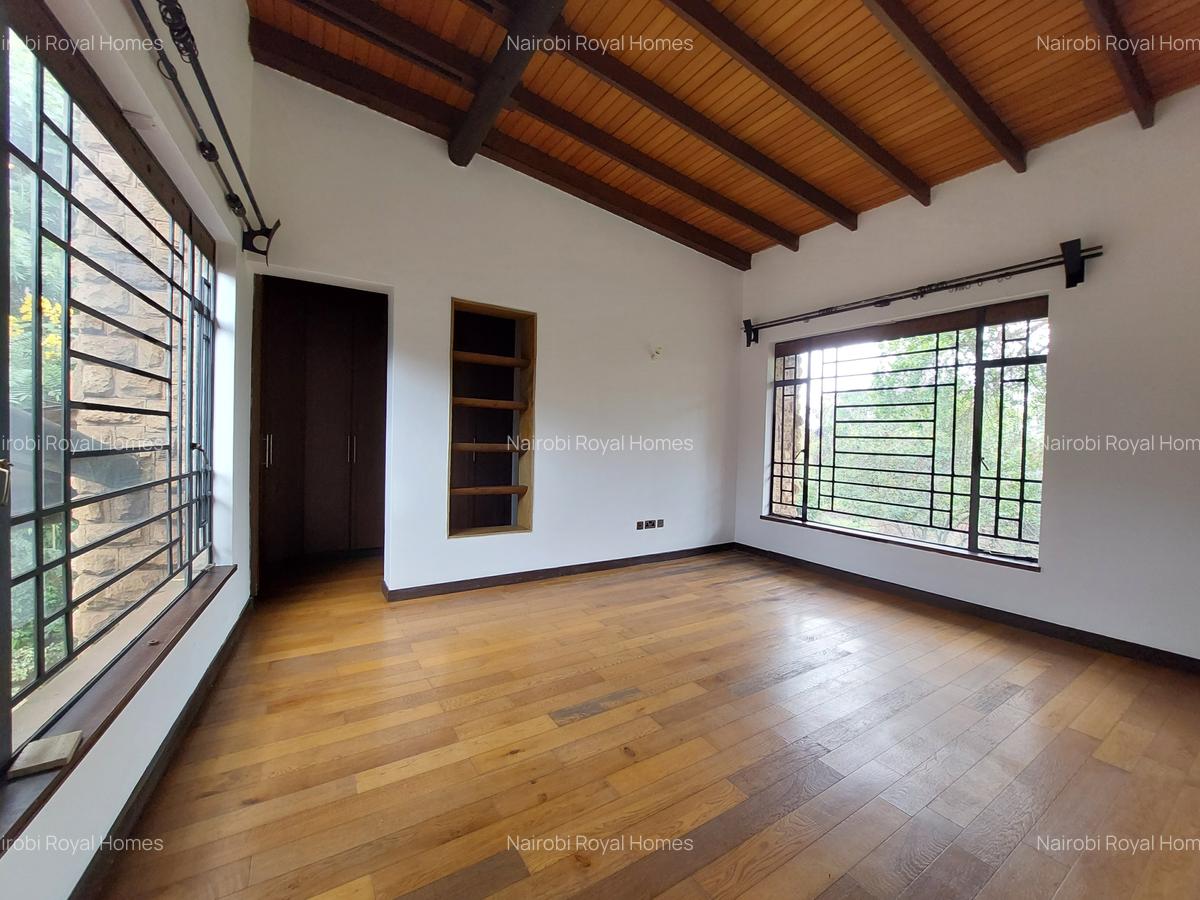 5 Bed House with En Suite at Lakeview - 9