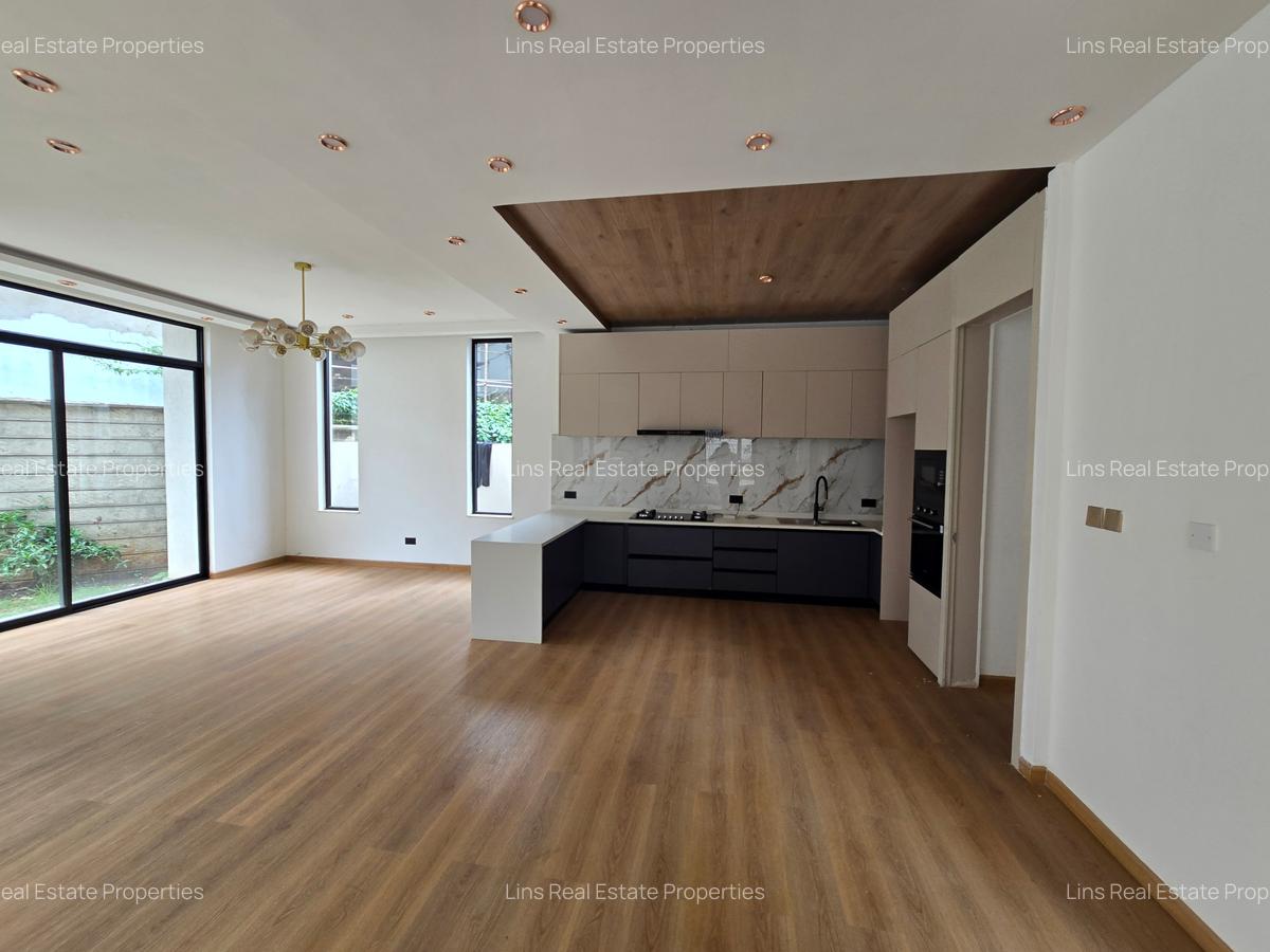 5 Bed Townhouse with En Suite in Lavington - 3