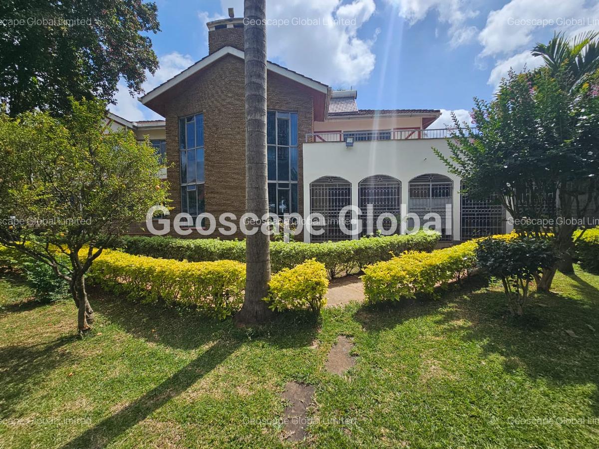 5 Bed House with En Suite in Runda - 1