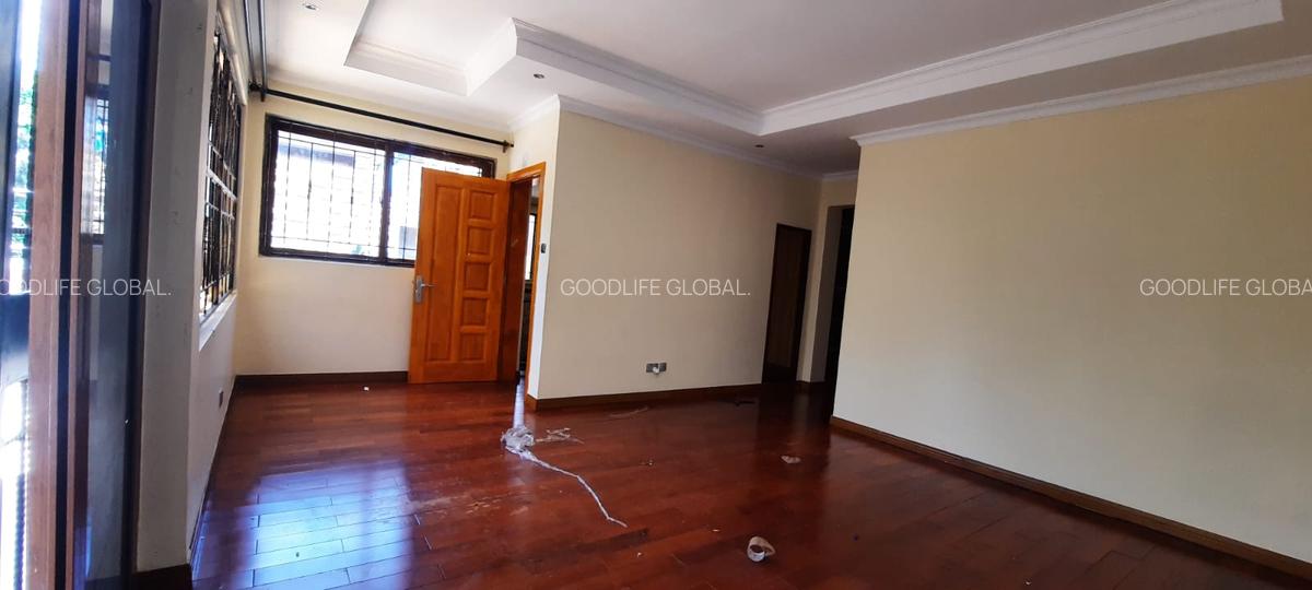 5 Bed Townhouse with En Suite at Lavington - 9