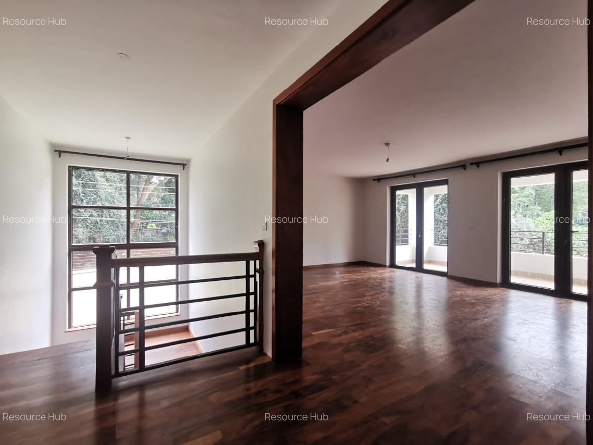 5 Bed Townhouse with En Suite at Lavington Green - 9