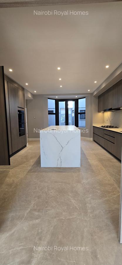 5 Bed Townhouse with En Suite at Palm Valley - 3