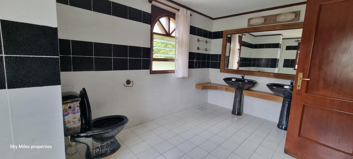 5 Bed House with En Suite at Diani - 9