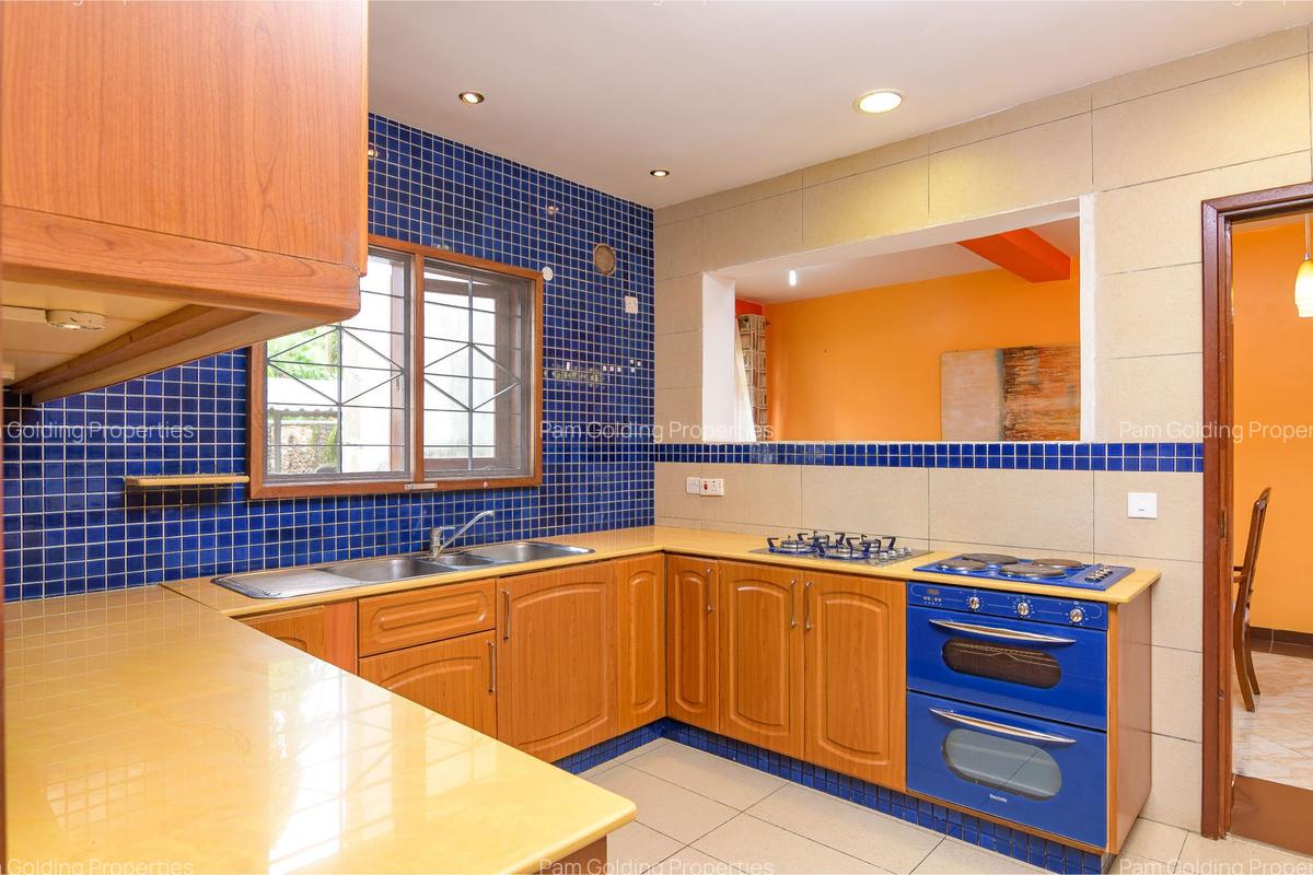 5 Bed Townhouse with Garden in Nyali Area - 8