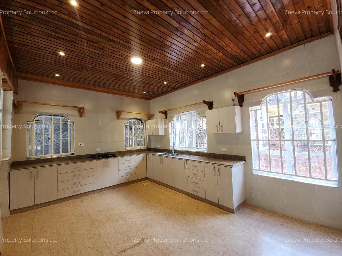 4 Bed House with En Suite in Spring Valley - 5