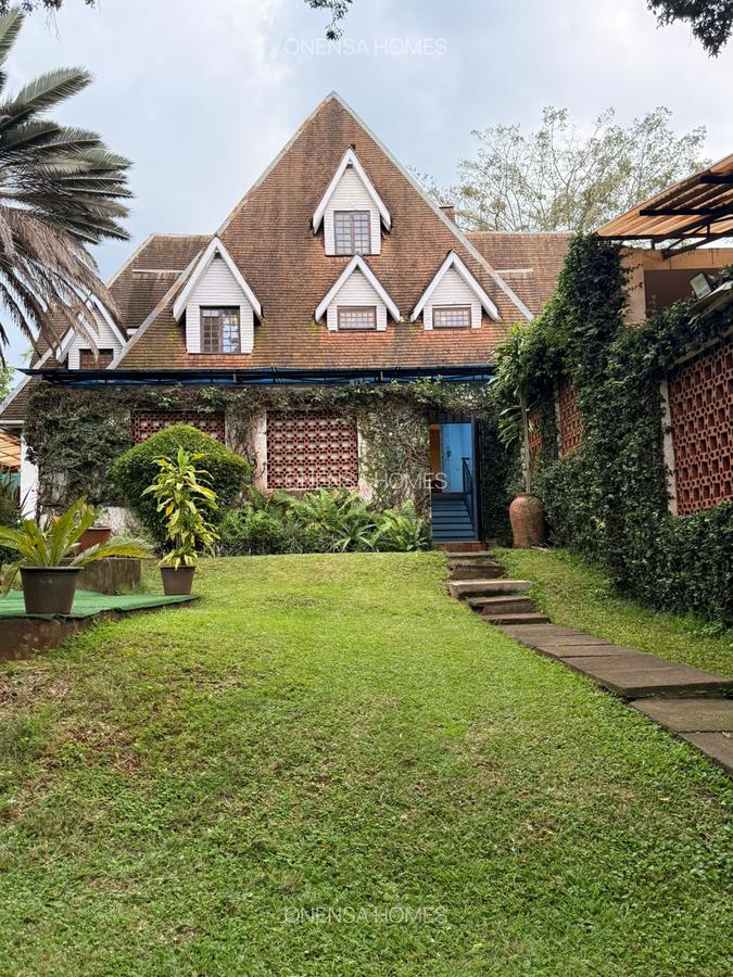 7 Bed House with En Suite in Runda - 1