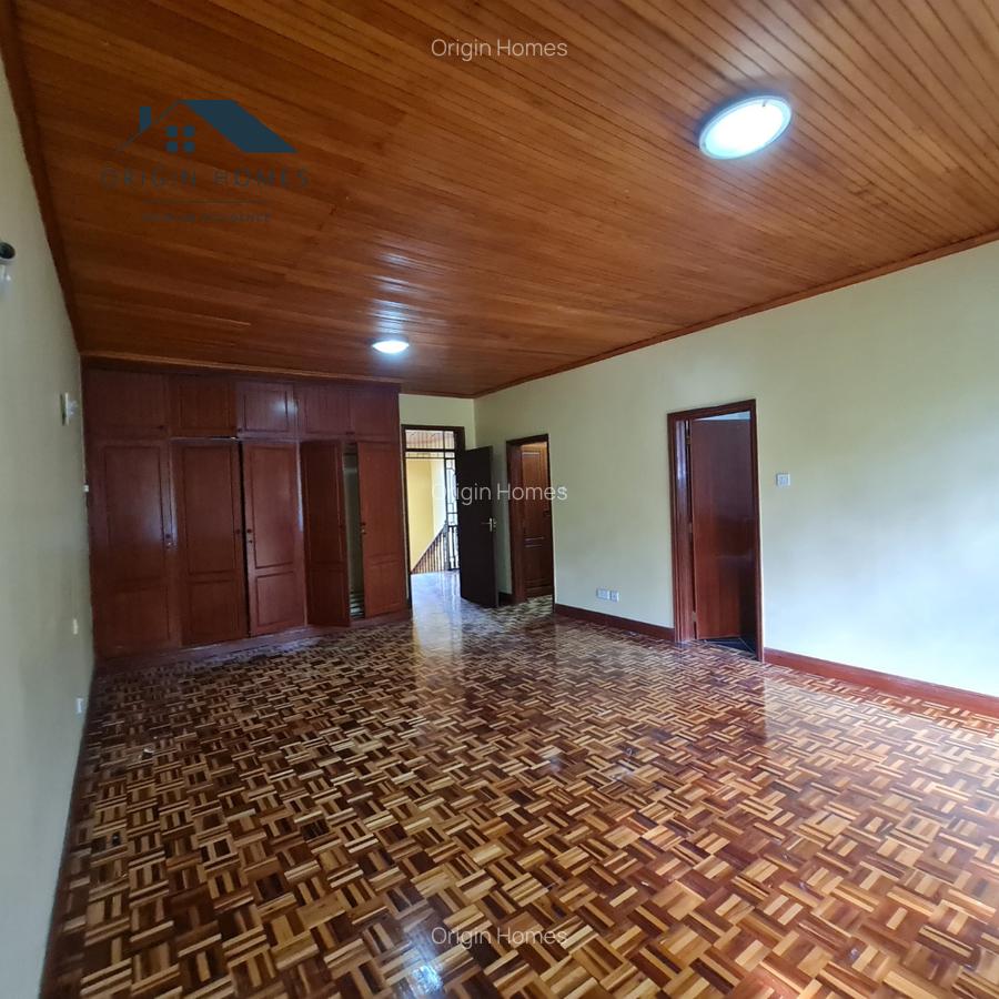 5 Bed Townhouse with En Suite at Lavington - 6